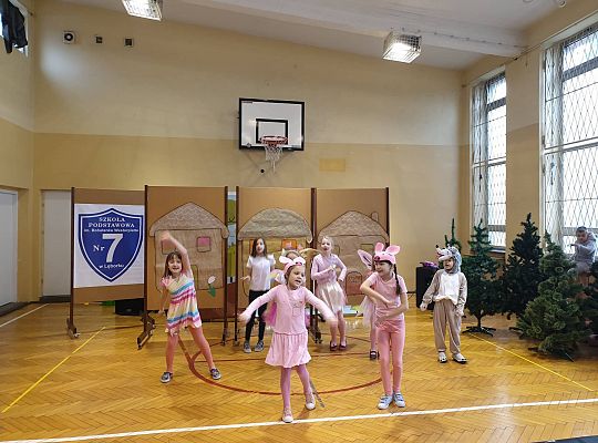 GR IV Przedstawienie "Trzy świnki" w Szkole Podstawowej nr 7