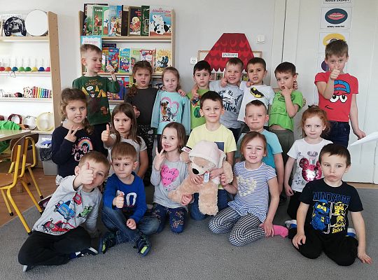 GR III Projekt współpracy między Lęborskimi przedszkolami "Mały miś w świecie wielkiej literatury"
