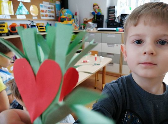 Gr III Szykujemy dla naszych małych kobiet prezenty