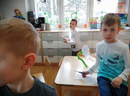 Gr III Szykujemy dla naszych małych kobiet prezenty