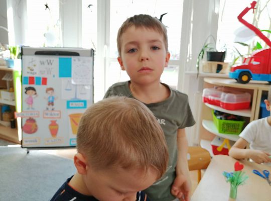 Gr III Szykujemy dla naszych małych kobiet prezenty