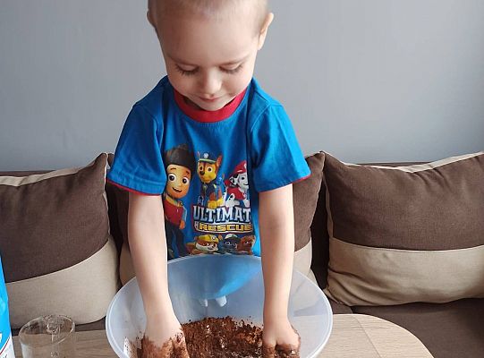 Sensoryczne błotko ze zwierzątkami