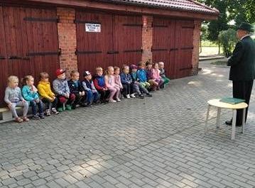 Gr III Spotkanie z myśliwym oraz sokolnikiem z Koła Łowieckiego "Głuszec"