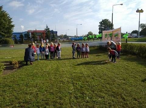 gr II Dzień Przedszkolaka- "Baw się zdrowo, na sportowo"
