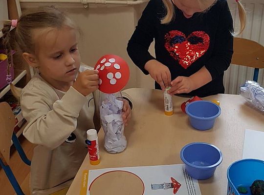 Gr II Muchomorek,muchomorek ma kapelusz w biały wzorek