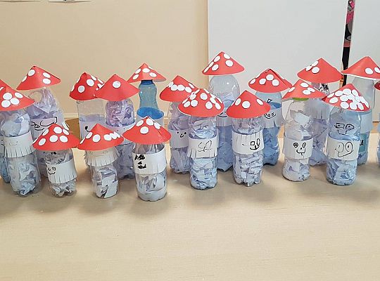 Gr II Muchomorek,muchomorek ma kapelusz w biały wzorek