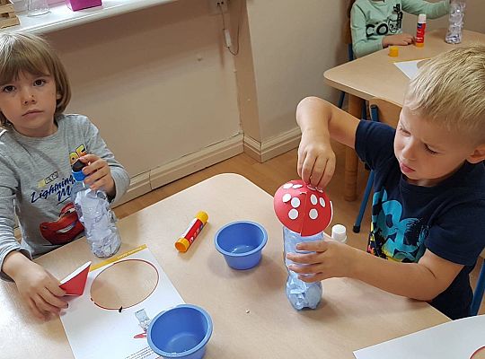 Gr II Muchomorek,muchomorek ma kapelusz w biały wzorek