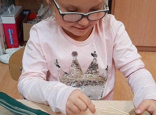 Gr II Czy wy może o tym wiecie ,że jeż kolce ma na grzbiecie?