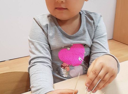 Gr II Czy wy może o tym wiecie ,że jeż kolce ma na grzbiecie?