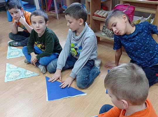 GR IV Uczymy się nakrywać do Wigilijnego stołu oraz składać serwetki