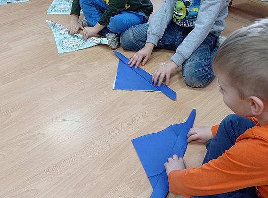 GR IV Uczymy się nakrywać do Wigilijnego stołu oraz składać serwetki