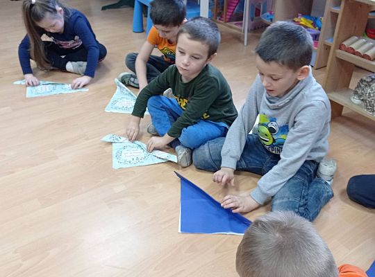 GR IV Uczymy się nakrywać do Wigilijnego stołu oraz składać serwetki