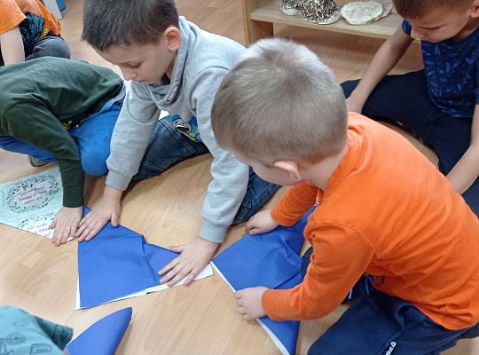 GR IV Uczymy się nakrywać do Wigilijnego stołu oraz składać serwetki