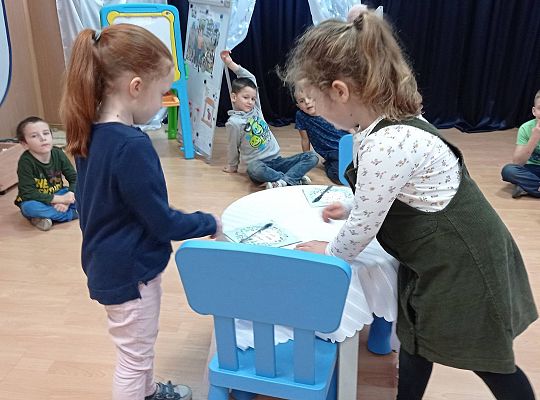 GR IV Uczymy się nakrywać do Wigilijnego stołu oraz składać serwetki