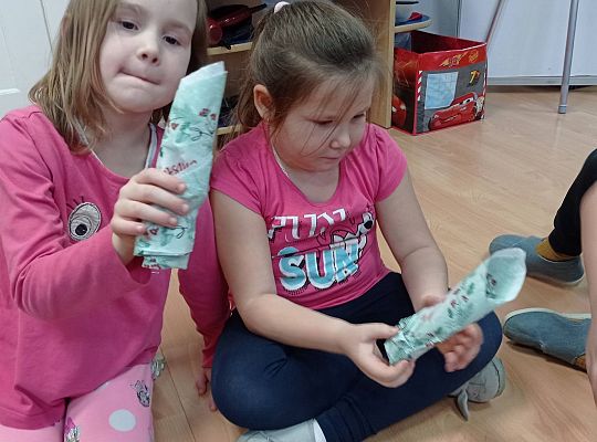 GR IV Uczymy się nakrywać do Wigilijnego stołu oraz składać serwetki