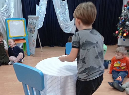 GR IV Uczymy się nakrywać do Wigilijnego stołu oraz składać serwetki