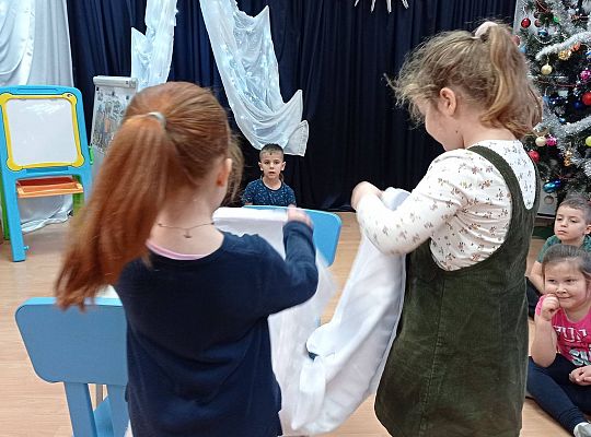 GR IV Uczymy się nakrywać do Wigilijnego stołu oraz składać serwetki