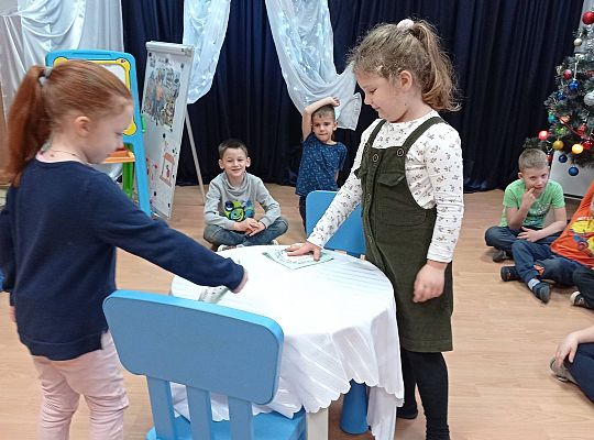 GR IV Uczymy się nakrywać do Wigilijnego stołu oraz składać serwetki