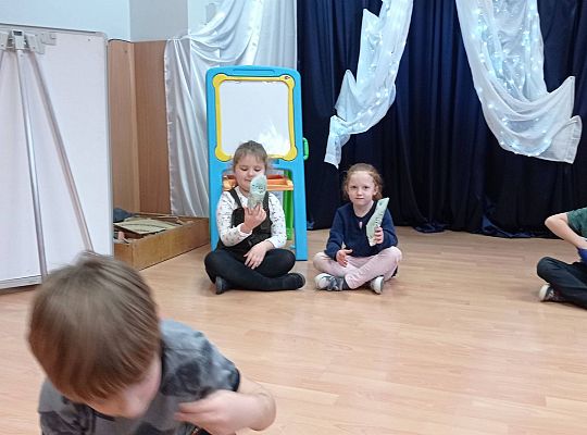 GR IV Uczymy się nakrywać do Wigilijnego stołu oraz składać serwetki