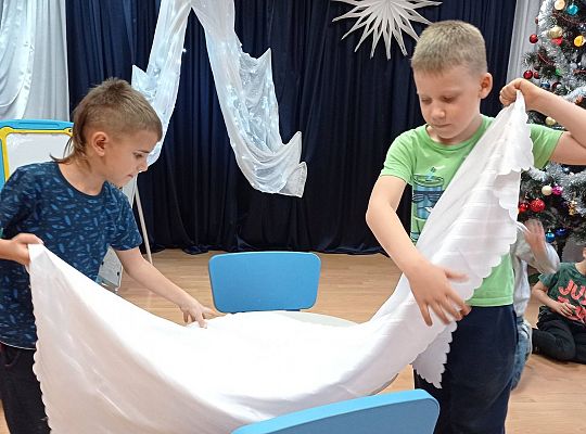 GR IV Uczymy się nakrywać do Wigilijnego stołu oraz składać serwetki