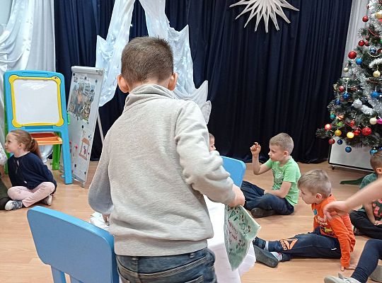 GR IV Uczymy się nakrywać do Wigilijnego stołu oraz składać serwetki