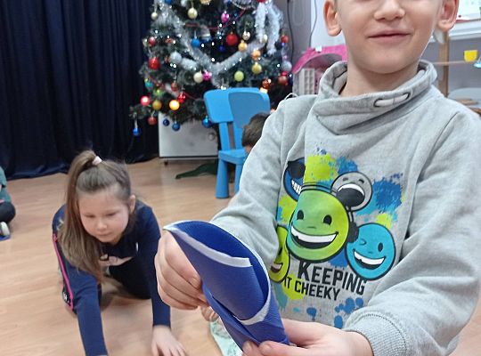 GR IV Uczymy się nakrywać do Wigilijnego stołu oraz składać serwetki