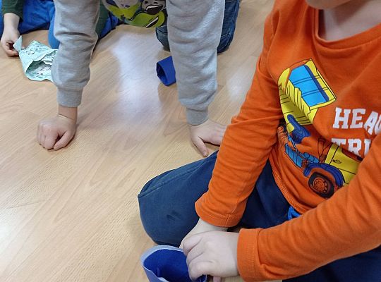 GR IV Uczymy się nakrywać do Wigilijnego stołu oraz składać serwetki