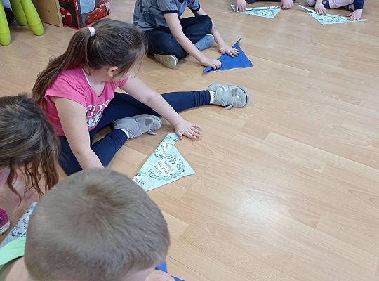 GR IV Uczymy się nakrywać do Wigilijnego stołu oraz składać serwetki