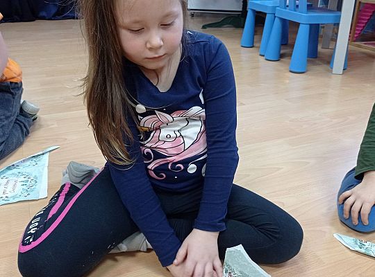 GR IV Uczymy się nakrywać do Wigilijnego stołu oraz składać serwetki