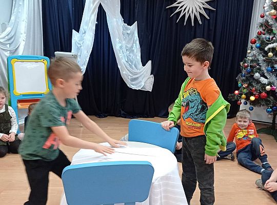 GR IV Uczymy się nakrywać do Wigilijnego stołu oraz składać serwetki