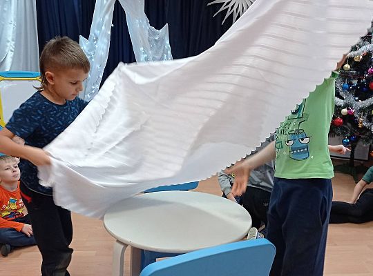 GR IV Uczymy się nakrywać do Wigilijnego stołu oraz składać serwetki