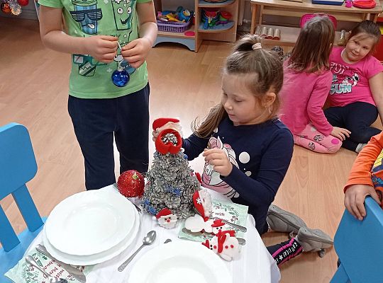 GR IV Uczymy się nakrywać do Wigilijnego stołu oraz składać serwetki