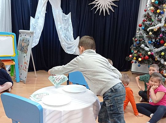 GR IV Uczymy się nakrywać do Wigilijnego stołu oraz składać serwetki
