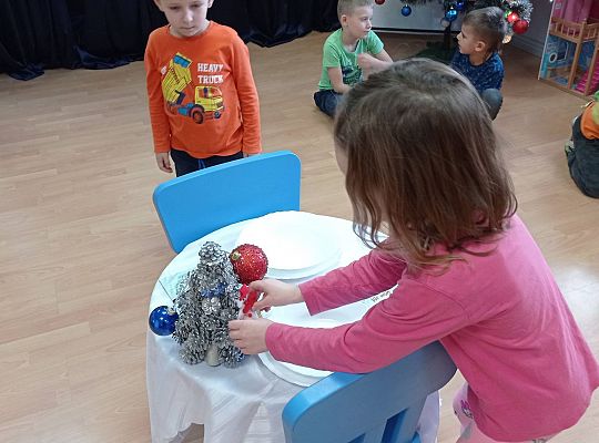 GR IV Uczymy się nakrywać do Wigilijnego stołu oraz składać serwetki