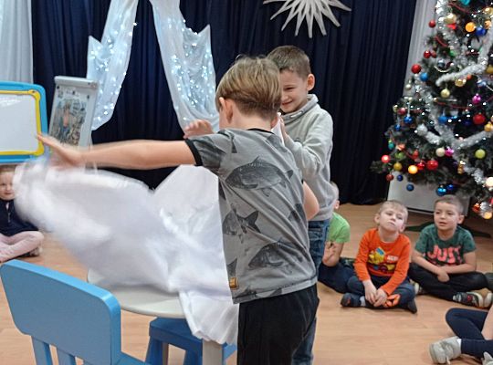 GR IV Uczymy się nakrywać do Wigilijnego stołu oraz składać serwetki