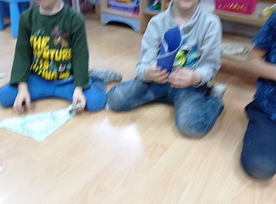 GR IV Uczymy się nakrywać do Wigilijnego stołu oraz składać serwetki