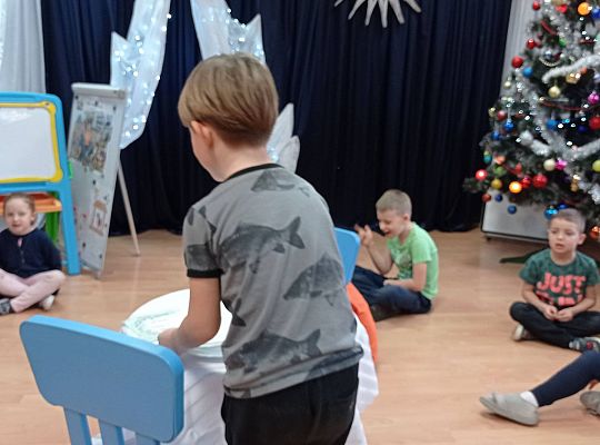 GR IV Uczymy się nakrywać do Wigilijnego stołu oraz składać serwetki