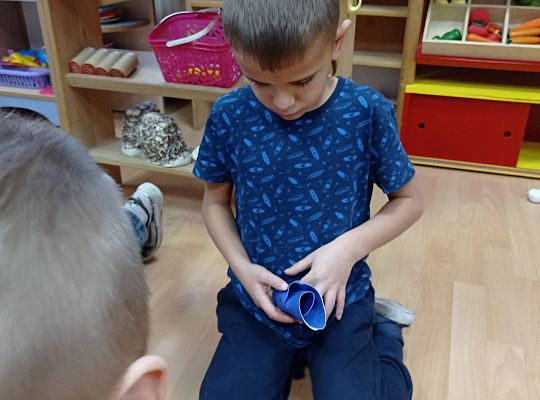 GR IV Uczymy się nakrywać do Wigilijnego stołu oraz składać serwetki