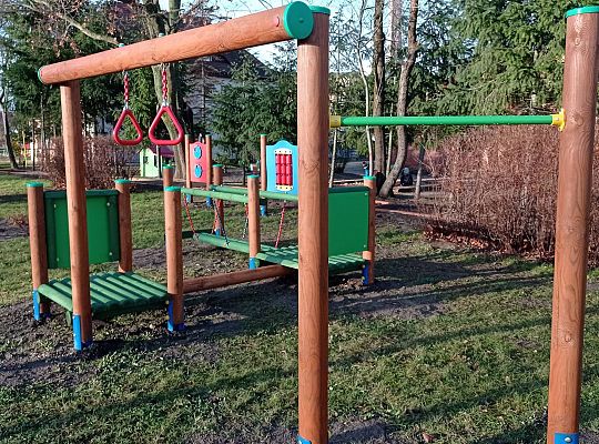 GR IV Ferie - zabawy na placu zabaw