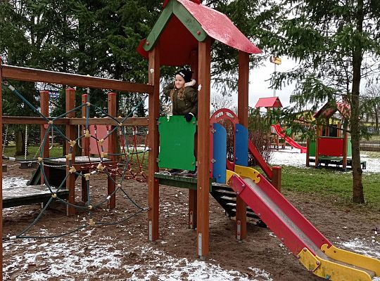 GR IV Ferie - zabawy na placu zabaw