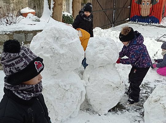 GR IV Lepimy Bałwany oraz śpiewamy zimową piosenkę