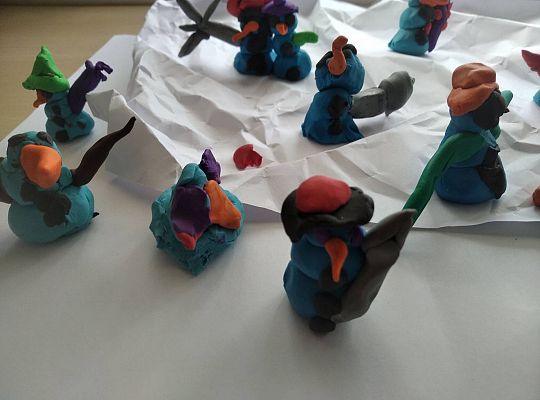 GR III Bałwanki z plasteliny