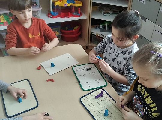 GR III Bałwanki z plasteliny