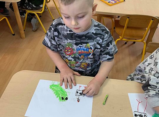 GR III Ilustracje do wiersza "Współczesny dinozaur"