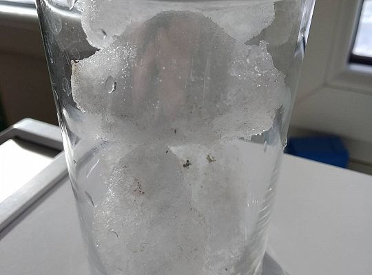 Gr II Sprawdzamy czy śnieg jest czysty tak samo jak biały