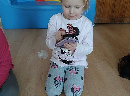 Gr II Sprawdzamy czy śnieg jest czysty tak samo jak biały