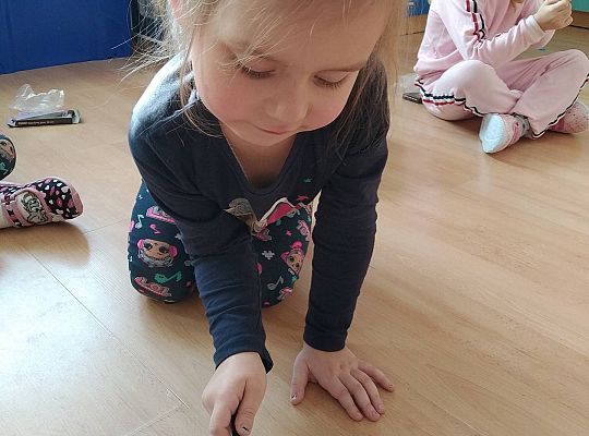 Gr II Sprawdzamy czy śnieg jest czysty tak samo jak biały