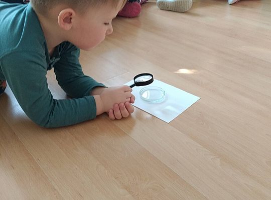 Gr II Sprawdzamy czy śnieg jest czysty tak samo jak biały