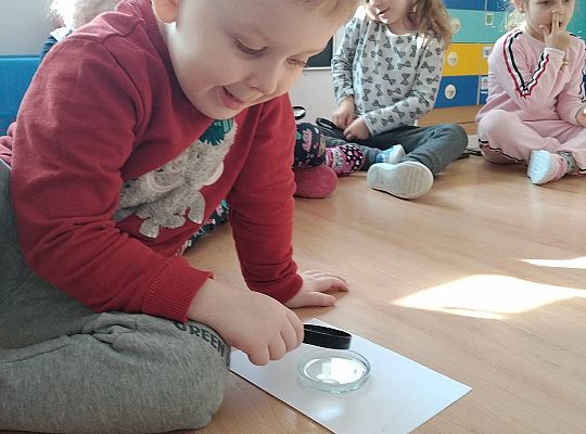 Gr II Sprawdzamy czy śnieg jest czysty tak samo jak biały