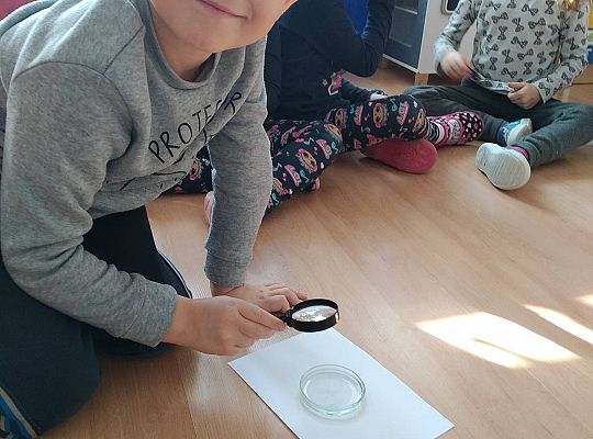 Gr II Sprawdzamy czy śnieg jest czysty tak samo jak biały